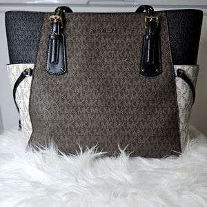 Micheal Kors Voyager Tote Bag